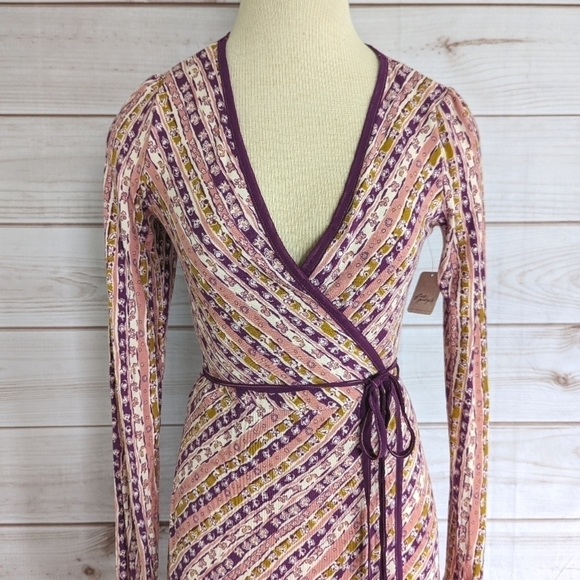 Free People Phoebe Printed Jersey Maxi Wrap Dress in Peach Combo Size Small NWT - Picture 6 of 11